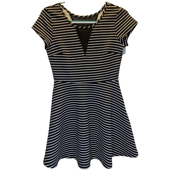 NWT CHARLOTTE RUSSE WOMEN'S BLACK/WHITE DRESS Size medium, Mesh decollate detail - Picture 1 of 4
